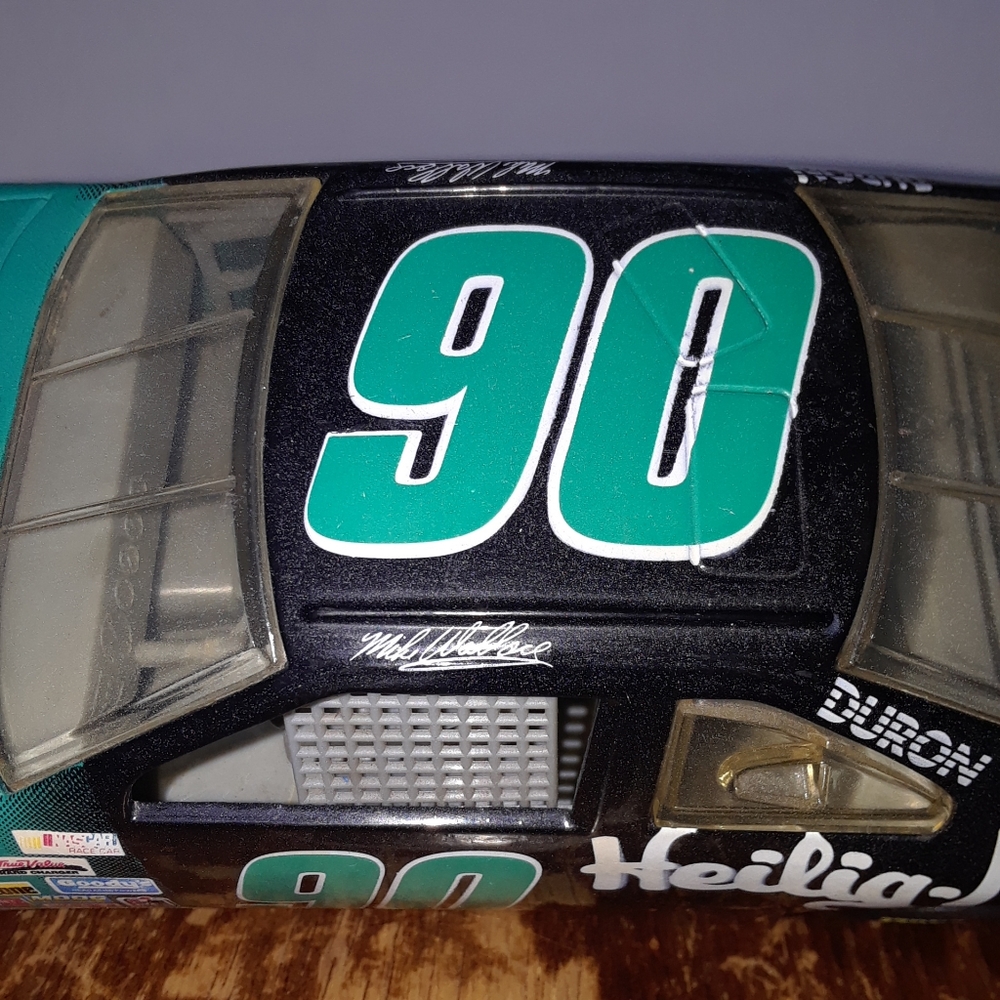 Mike Wallace #90 Heilig-Meyers 1995 Nascar Racing Champions 1:24 Scale Car - Picture 9 of 12